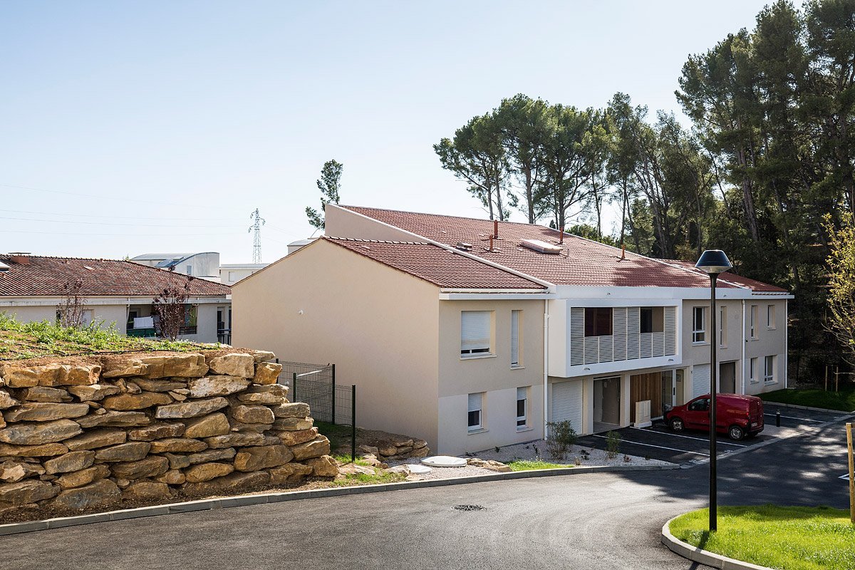 Bâtiment d'une résidence conçue par le promoteur Vinci Immobilier à La Ciotat photographié par Denis Dalmasso Photographe d'architecture à Aix-en-Provence