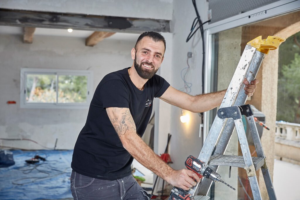 Portrait d'un entrepreneur du batiment sur un chantier