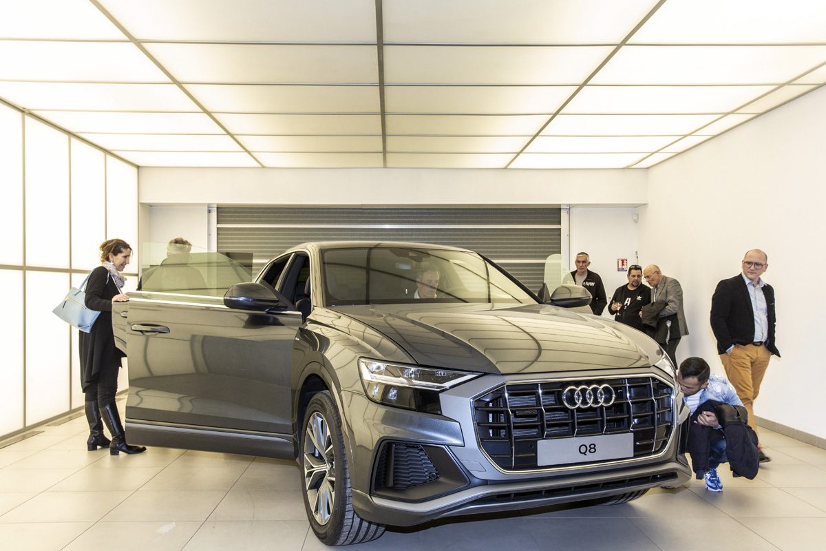 Reportage lors d'une soirée de lancement des nouveaux véhicules de la marque Audi à Marseille