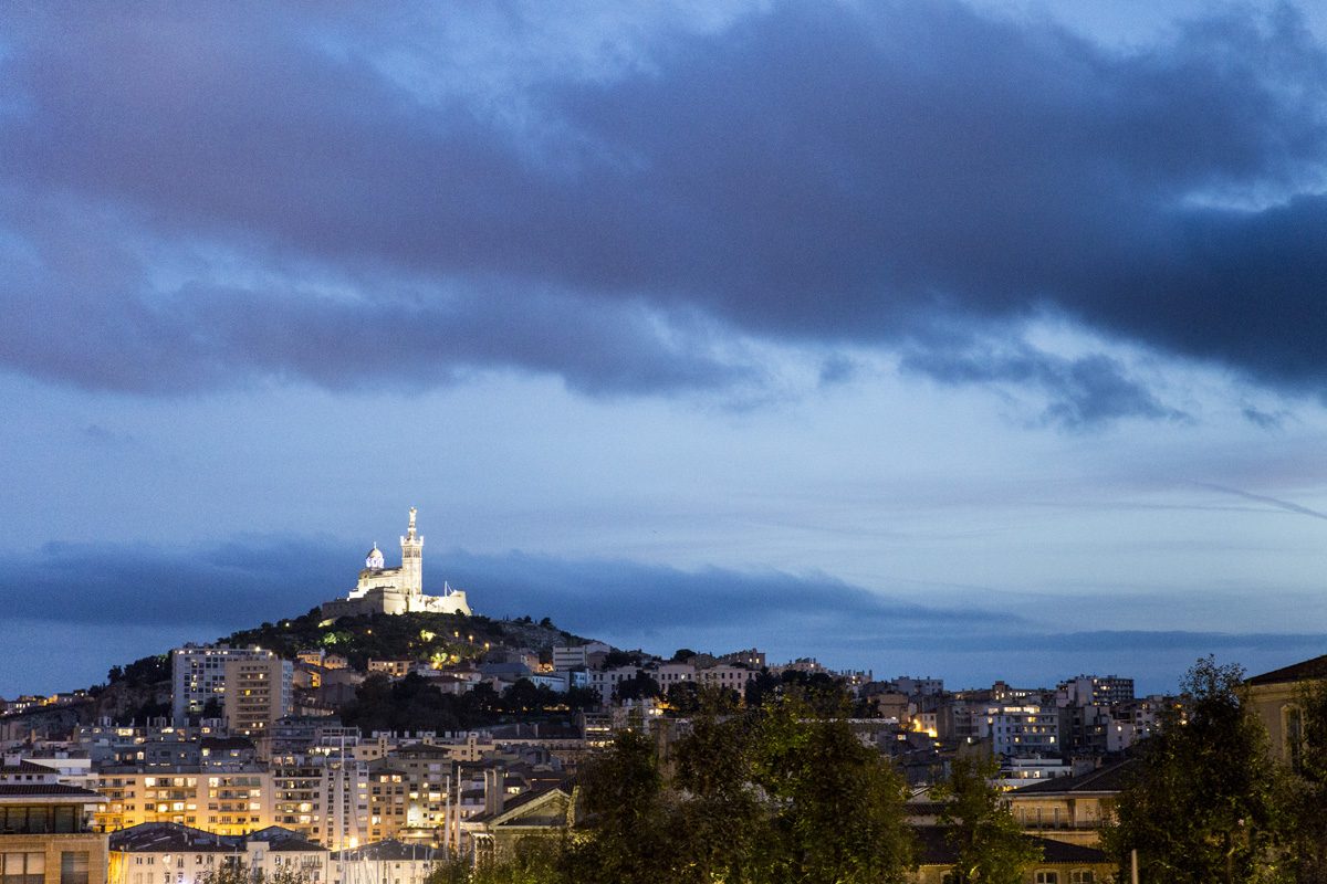 Vue sur Notre-Dame de la Garde à Marseille lors d'une soirée d'entreprise à l'hôtel InterContinental